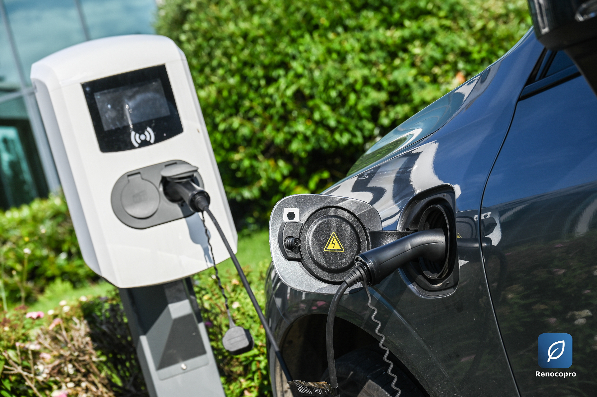 Bornes de recharge en copropriété : droit à la prise